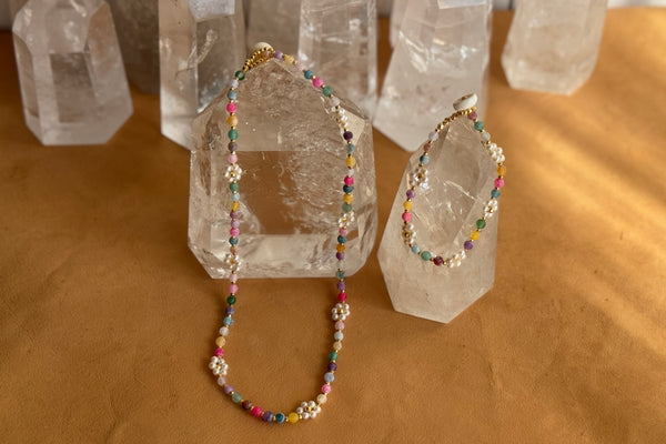 GEMSTONE DAISY NECKLACE