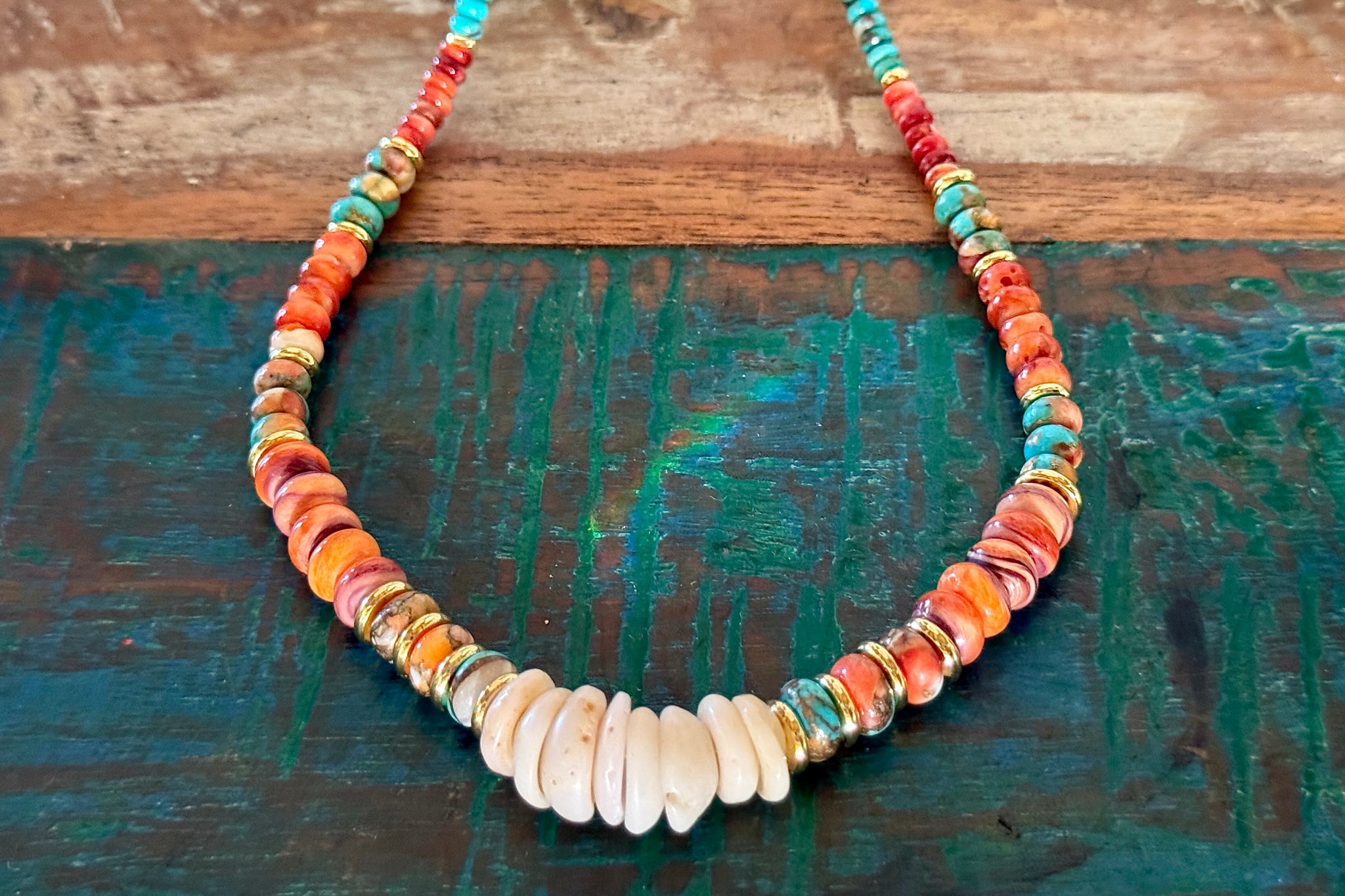 SPINY OYSTER PUKA SHELL NECKLACE