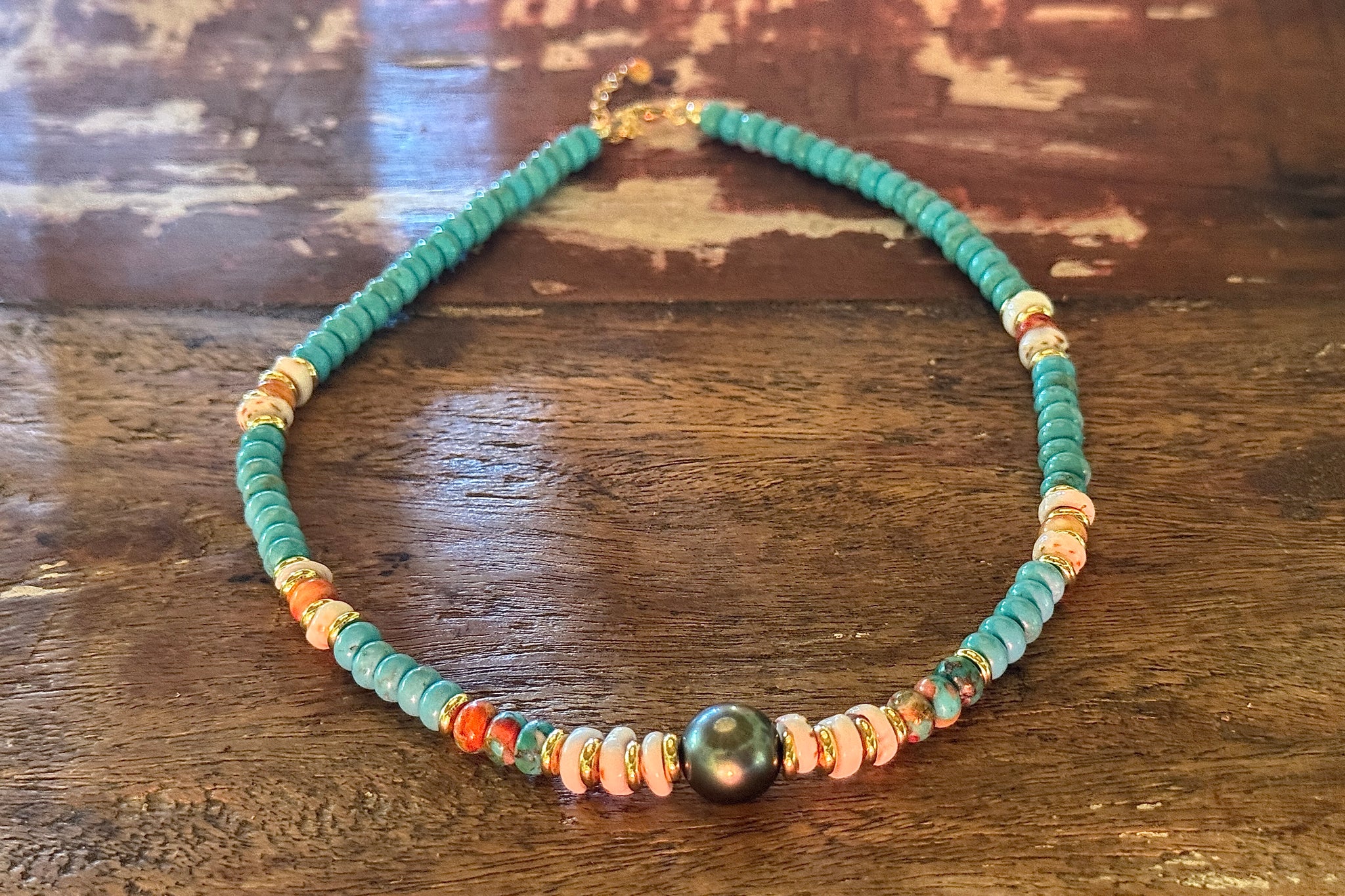 TURQUOISE PUKA PEARL NECKLACE