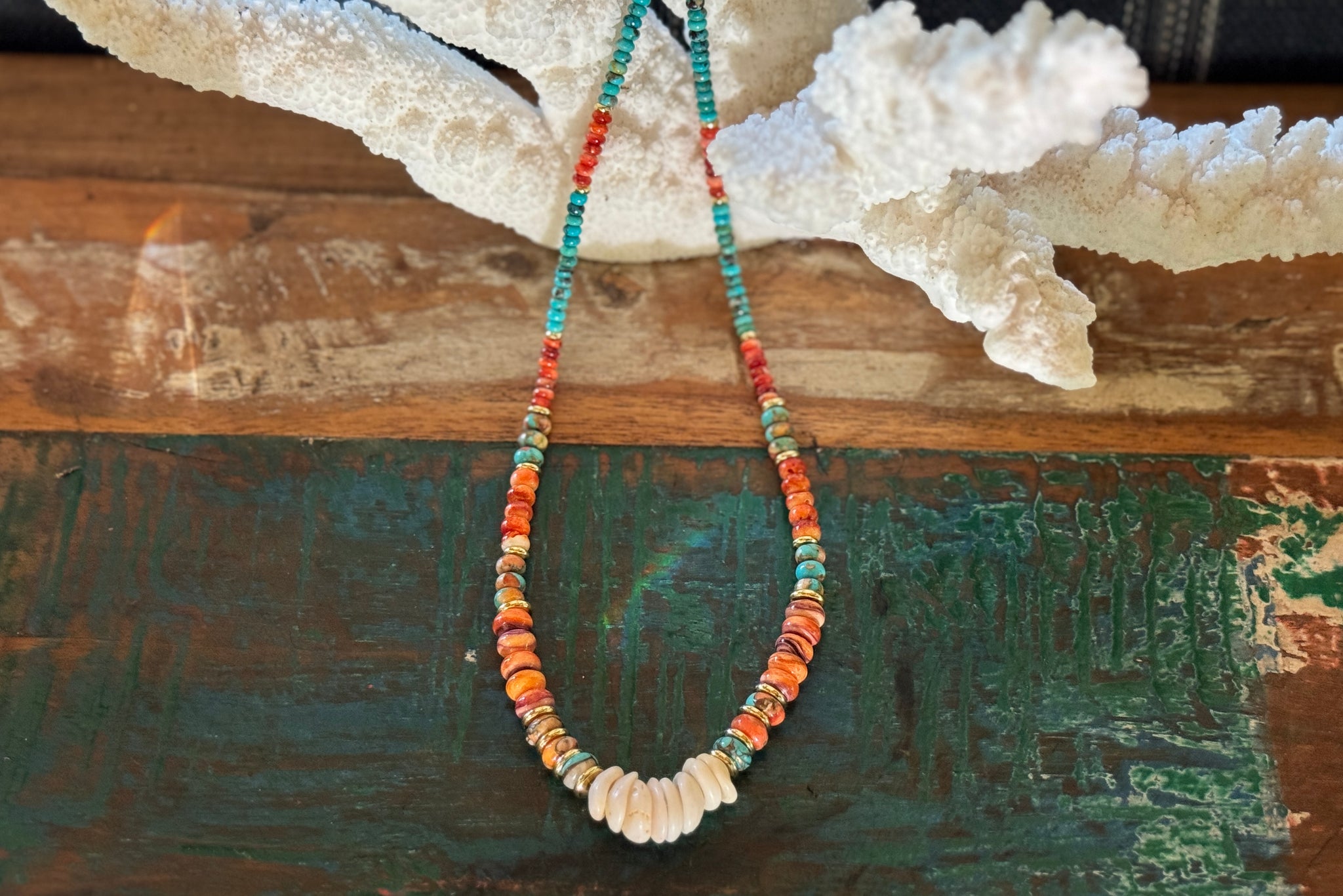 SPINY OYSTER PUKA SHELL NECKLACE