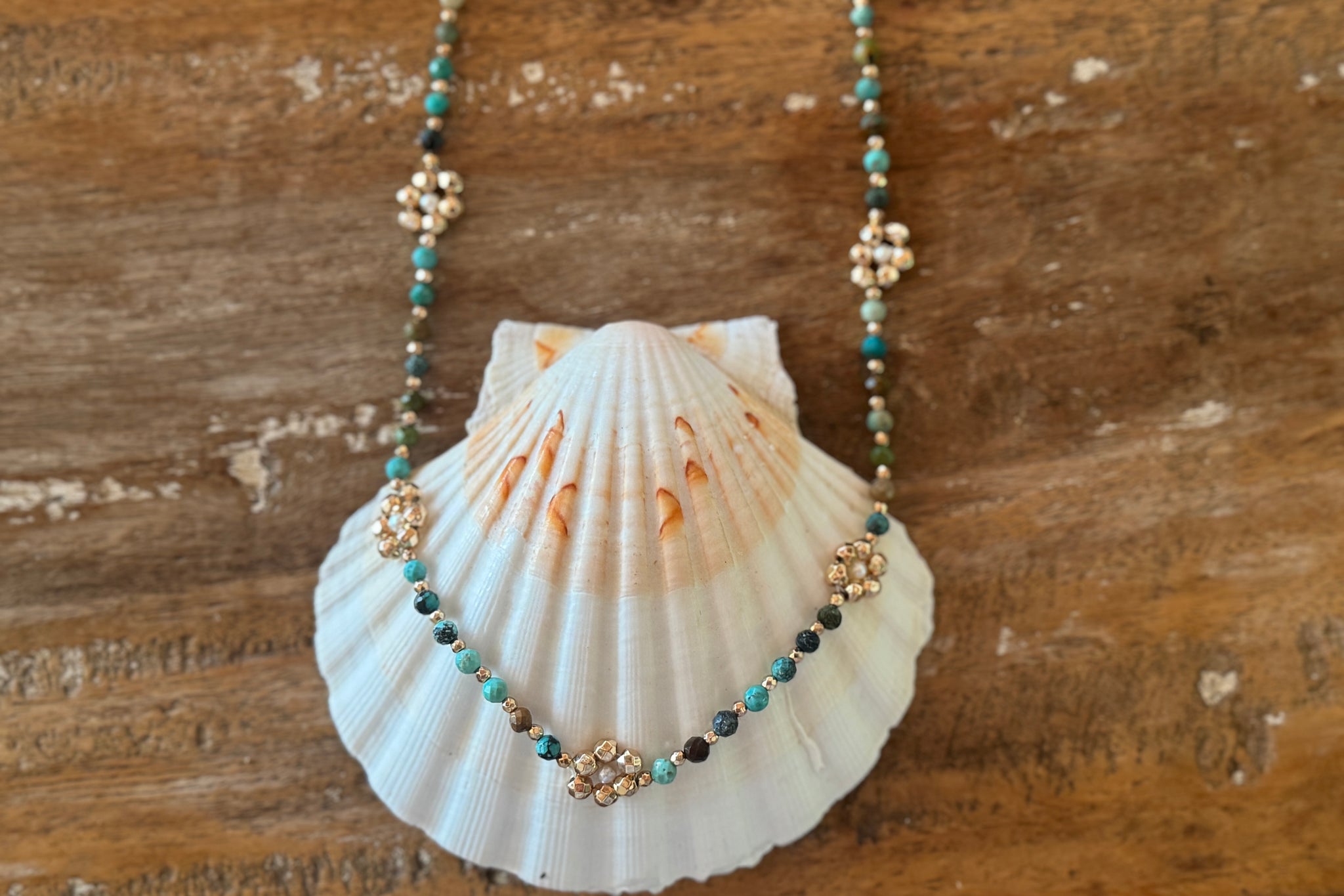 GEMSTONE DAISY NECKLACE