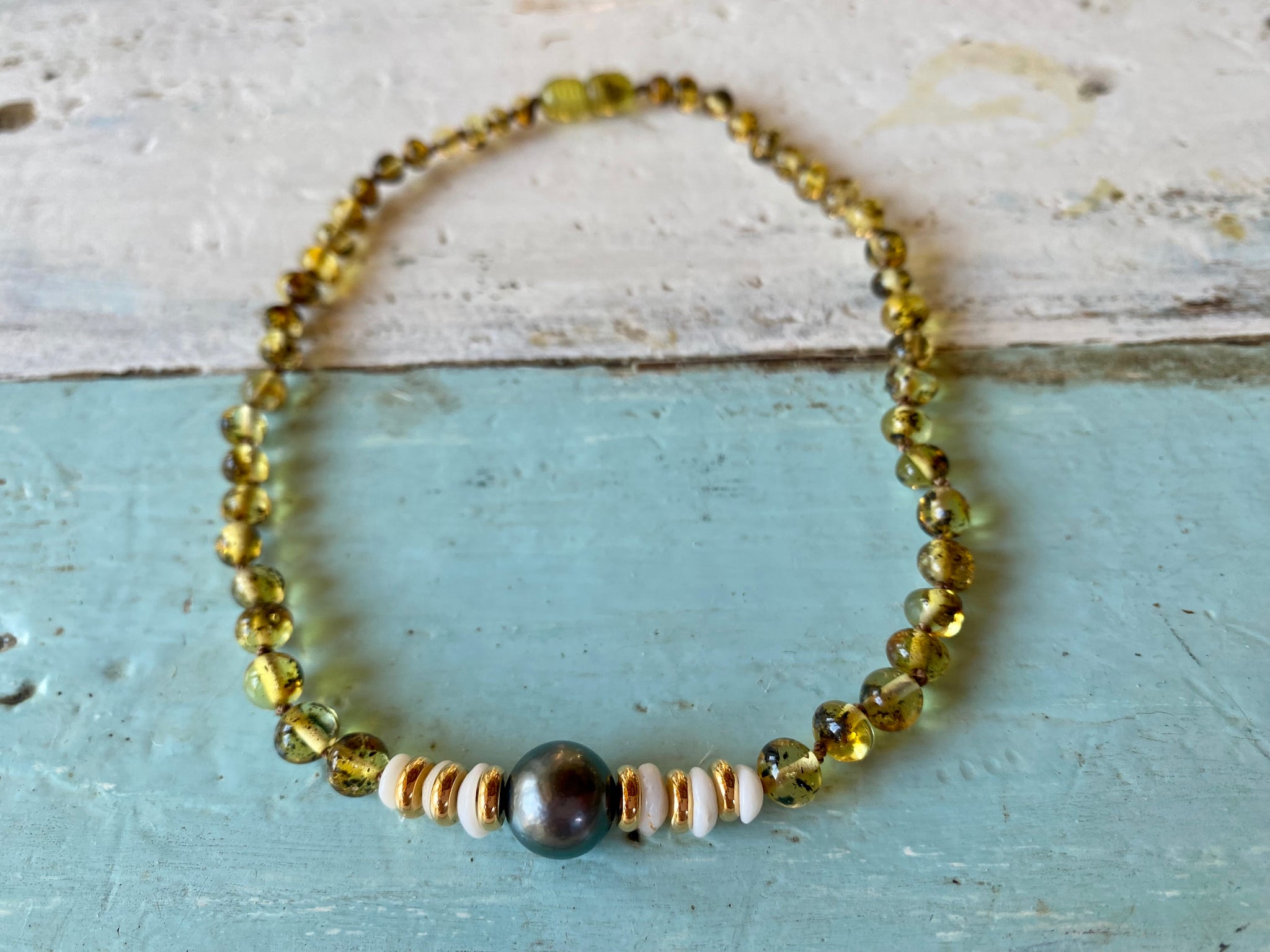 NOVA AMBER TEETHING NECKLACE