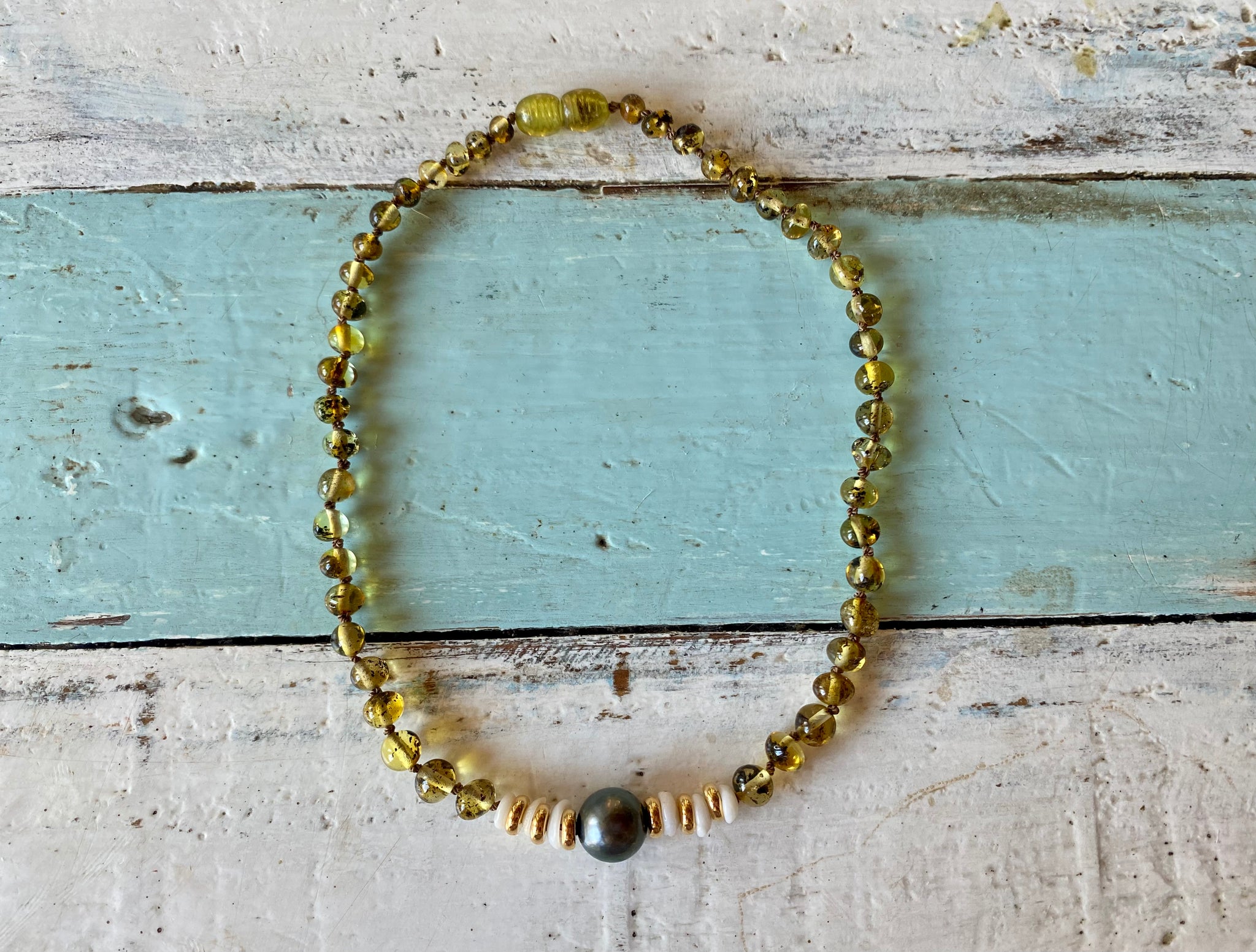 NOVA AMBER TEETHING NECKLACE