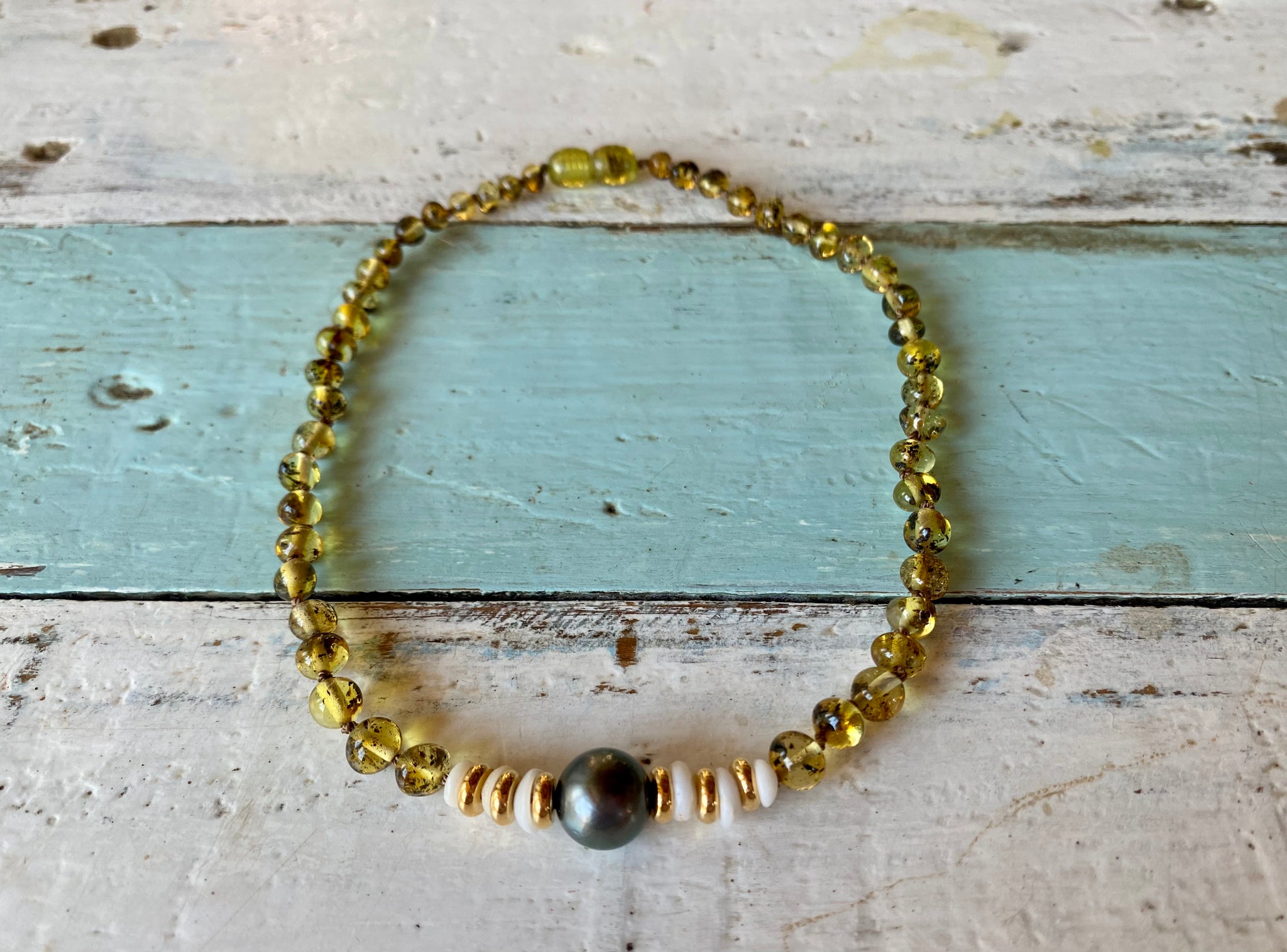 NOVA AMBER TEETHING NECKLACE